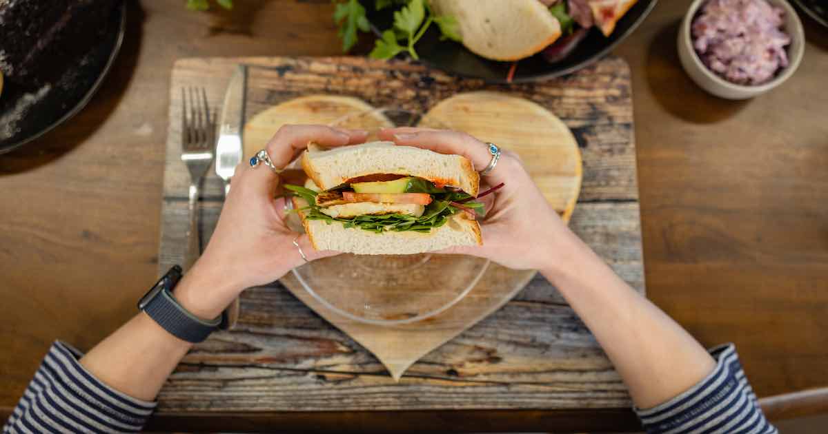 Consumereatingsandwhich